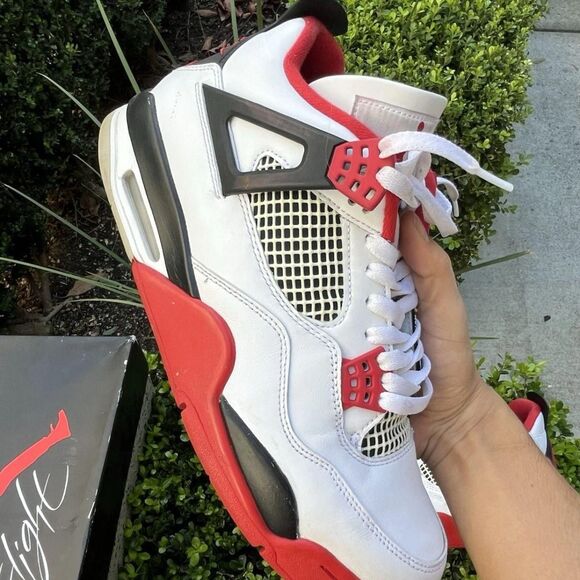 Jordan Men\'s White and Red Trainers main image 4